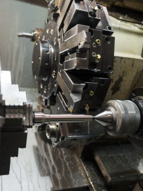 Cnc Torna makinesi f tarafından kalıp ve kalıp bölümü işleme operatörü