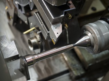 Cnc Torna makinesi f tarafından kalıp ve kalıp bölümü işleme operatörü