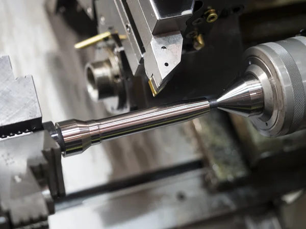 Cnc Torna makinesi f tarafından kalıp ve kalıp bölümü işleme operatörü