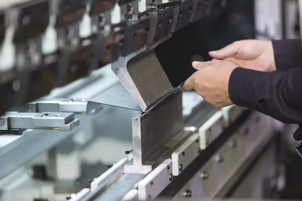 Operator bending metal sheet by sheet bending machine — Stock Photo, Image