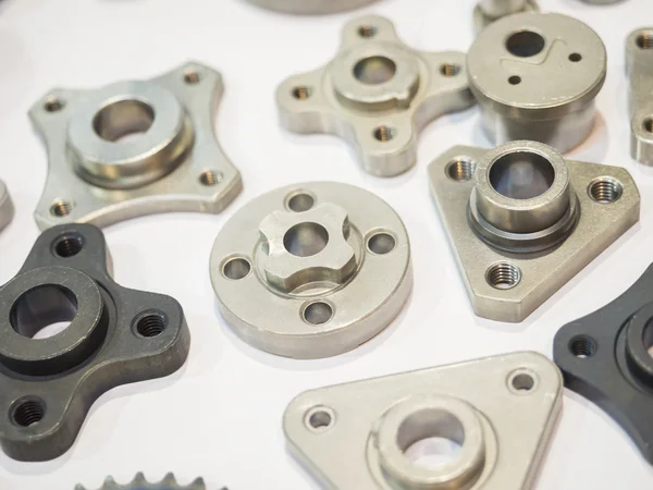 Tinggi aluminium presisi bagian manufaktur dengan casting dan machi — Stok Foto