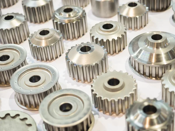 Fabricación de piezas de aluminio de alta precisión por fundición y machi —  Fotos de Stock