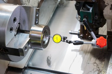 Endüstriyel metal kesici alet Cnc l ile ilgili tarafından işleme işlemi çalışması