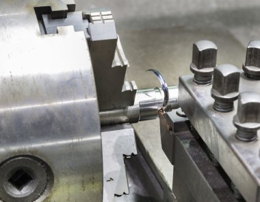 çelik bar Torna Torna tarafından kanal açma operatörü