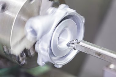 Otomotiv parçaları tarafından cnc Torna Torna operatörü