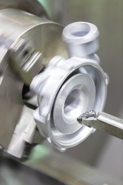 Otomotiv parçaları tarafından cnc Torna Torna operatörü