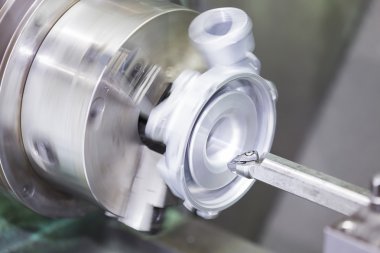 Otomotiv parçaları tarafından cnc Torna Torna operatörü