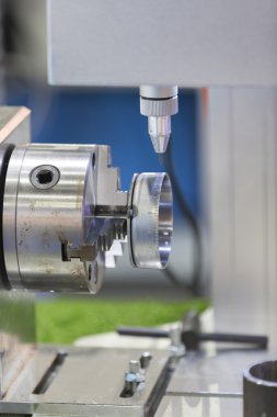 Chuck ile makine ve C eksenli işaretleme otomatik