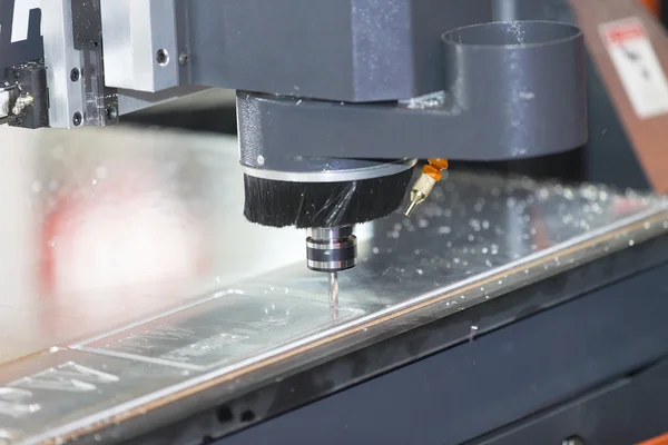 CNC máquina de corte placa acrílica — Fotografia de Stock