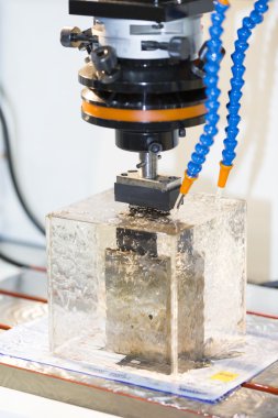 Kalıp parçalar yapmak Cnc erezyon Makinası