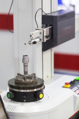 Yuvarlaklık test makinesi