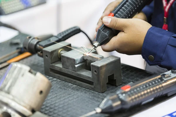 Máquina de deposición de chispa eléctrica — Foto de Stock