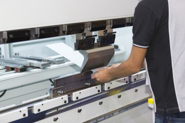 Operatör bükme metal levha sac bükme Makinası