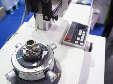 Yuvarlaklık test makinesi