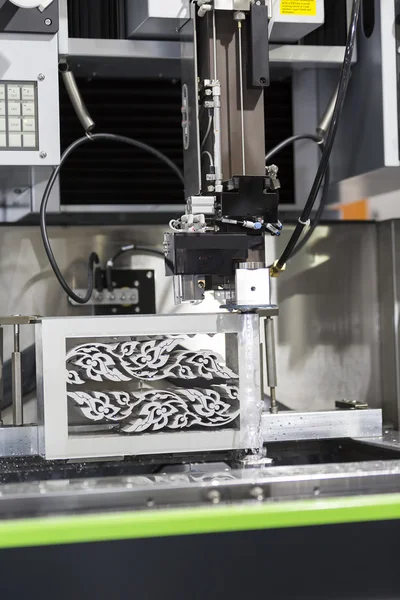 Máquina de corte de alambre CNC piezas de molde de corte —  Fotos de Stock