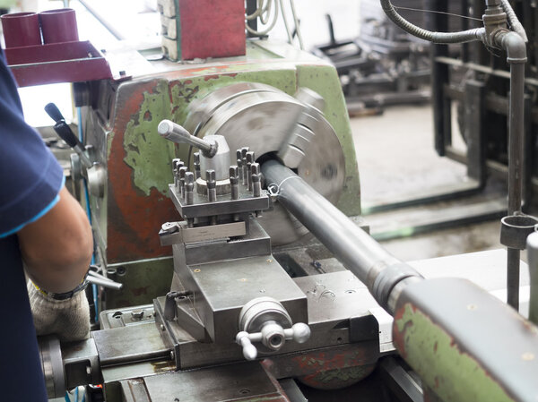 turning part by manual lathe machine
