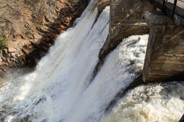 Ural dağlarında bulunan eski hidroelektrik santrali 