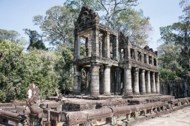 Kamboçya 'dan tapınak kompleksine git..