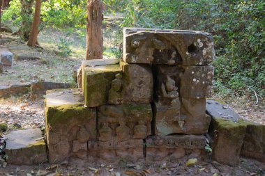 Kamboçya 'dan tapınak kompleksine git..