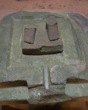 Kamboçya 'dan tapınak kompleksine git..