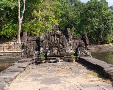 Kamboçya 'dan tapınak kompleksine git..