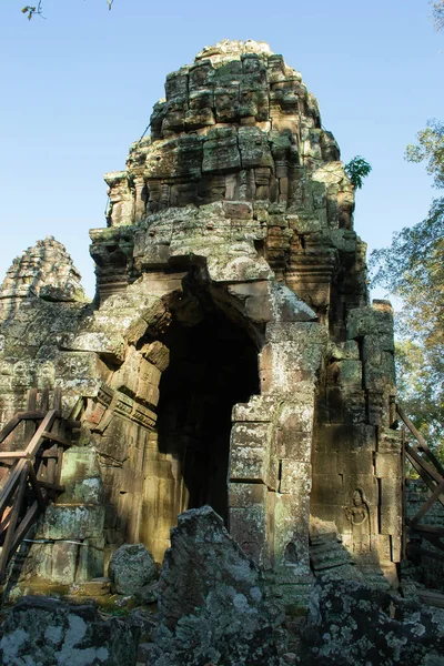 Kamboçya 'dan tapınak kompleksine git..