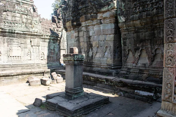 Kamboçya 'dan tapınak kompleksine git..