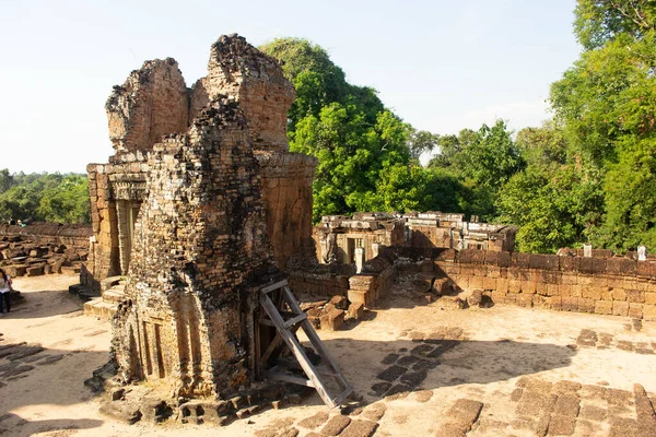 Kamboçya 'dan tapınak kompleksine git..