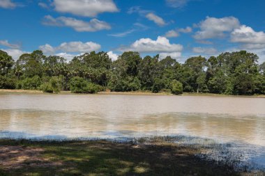 Kamboçya 'dan tapınak kompleksine git..