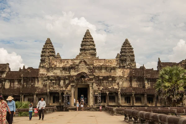 Kamboçya 'dan tapınak kompleksine git..