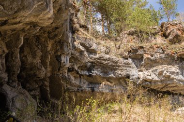 Dağlar, ormanlar, güney Uralların nehirleri..
