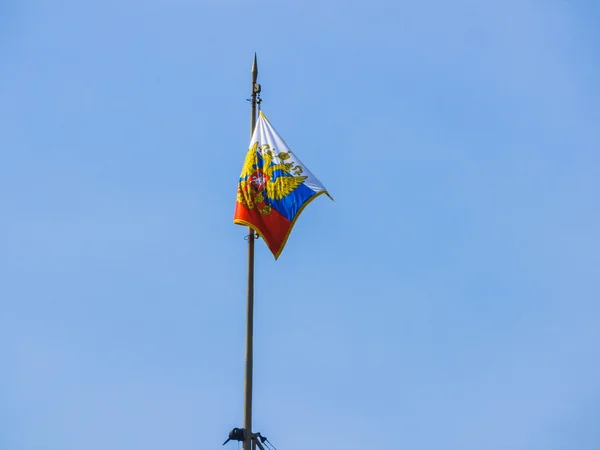 Russische vlag op Senaat paleis in het Kremlin van Moskou in Moskou — Stockfoto