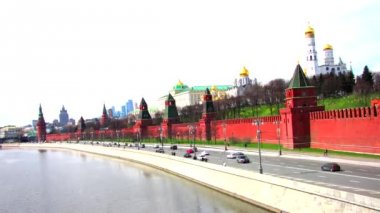 Moskova Nehri ve Kremlin setin güneşli gün zaman atlamalı