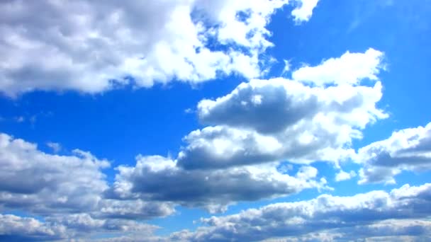 Céu azul com nuvens — Vídeo de Stock