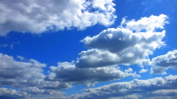 Blauer Himmel mit Wolken 4k — Stockvideo