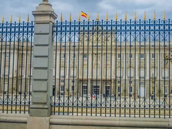 马德里。皇家宫殿的正面 — 图库照片