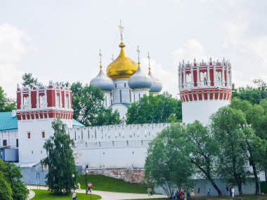 Görünüm novodevichy manastırın su birikintisi, Moskova, Rusya