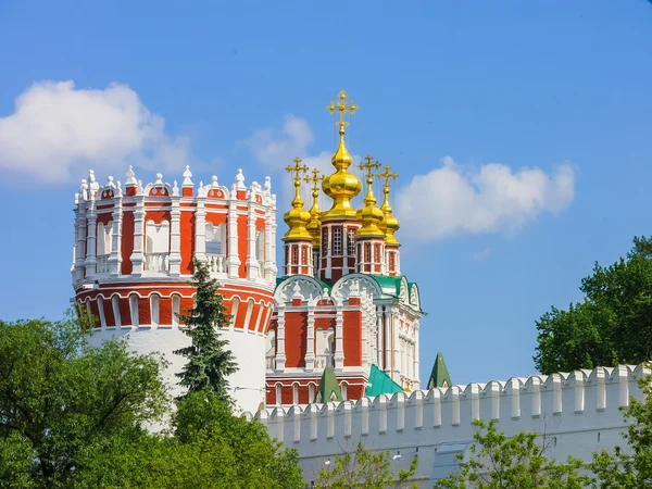 View of Novodevichy Convent from the pond, Moscow, Russia — Stock Photo, Image