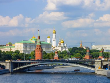 Kremlin ve büyük taş köprüsü
