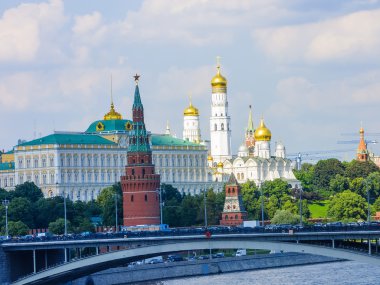 Kremlin ve büyük taş köprüsü