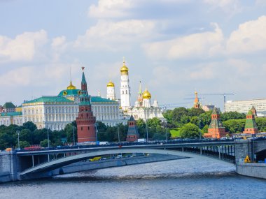 Kremlin ve büyük taş köprüsü