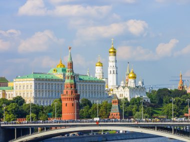 Kremlin ve büyük taş köprüsü