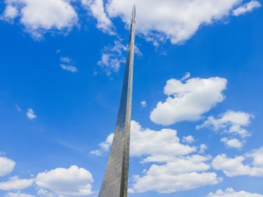 Moskova, Rusya - 5 Mayıs 2016: Uzay Müzesi. Fatihler anıt