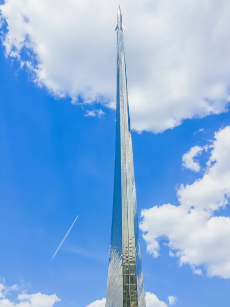 МОСКВА, РОССИЯ - 5 мая 2016 года: Космический музей. Памятник Завоевателям — стоковое фото