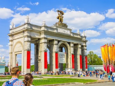 Moskova, Rusya - 5 Mayıs 2016: Tüm Rusya Fuar merkezinde bahar günü