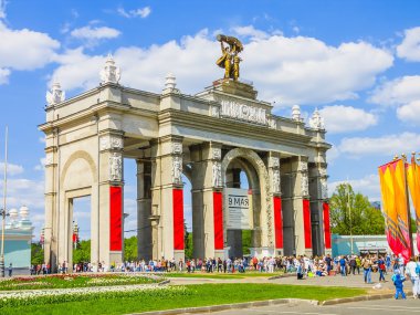 Moskova, Rusya - 5 Mayıs 2016: Tüm Rusya Fuar merkezinde bahar günü