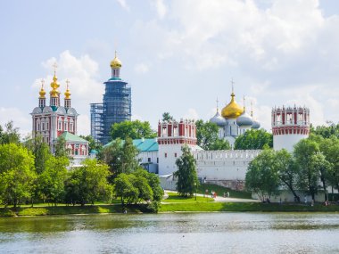 novodevichy manastırın su birikintisi Moskova dan görünüm