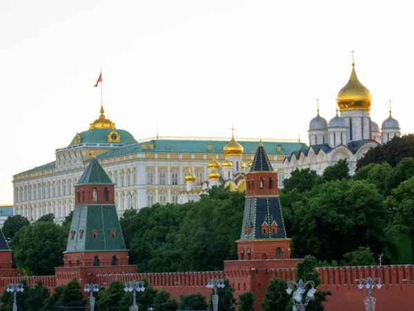 Moskova. Kremlin, büyük taş köprü ve Moskova Nehri