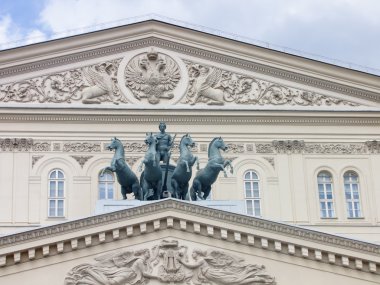 Квадрига Аполлона на здании Большого театра в Москве