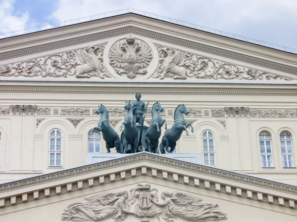 Кадрига Аполлона на здании Большого театра в Москве — стоковое фото